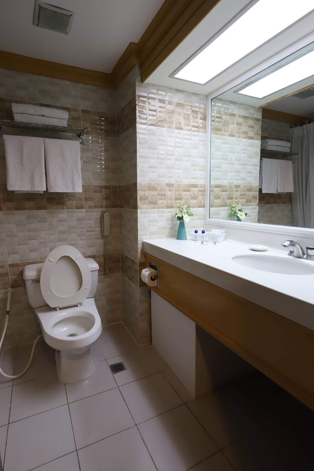 Tiara Oriental Hotel Makati City Ngoại thất bức ảnh