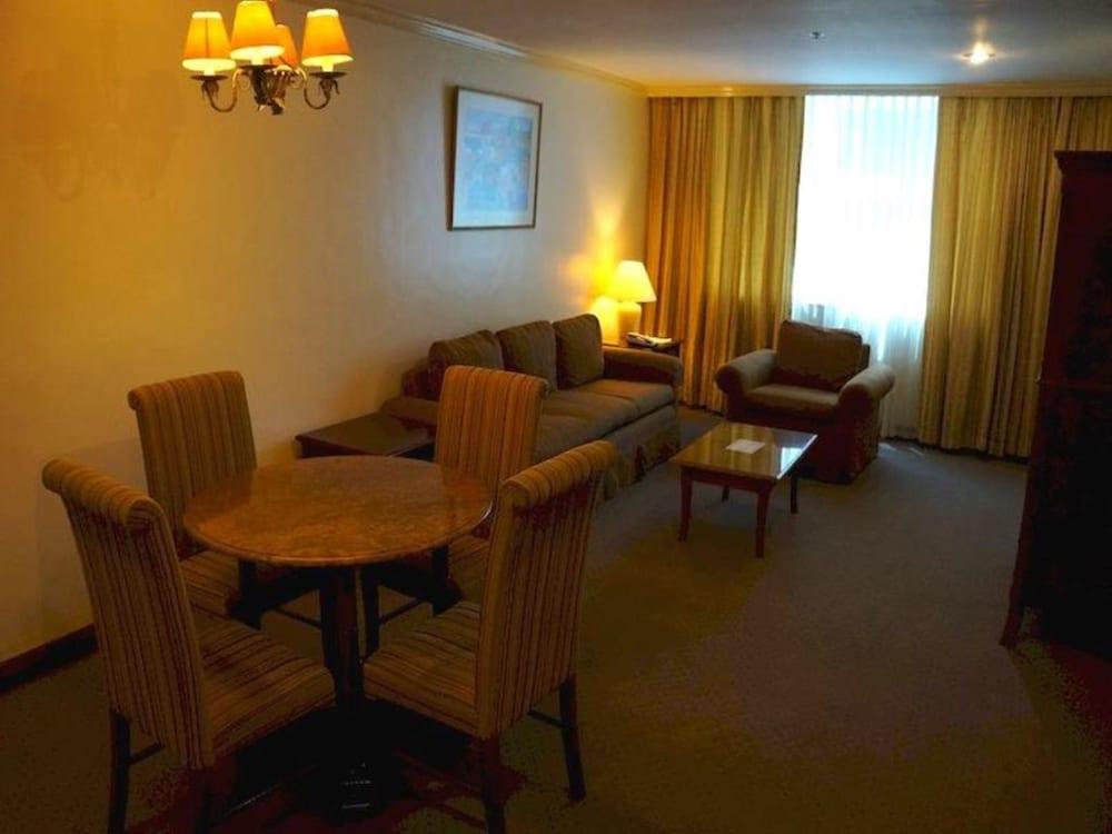 Tiara Oriental Hotel Makati City Ngoại thất bức ảnh
