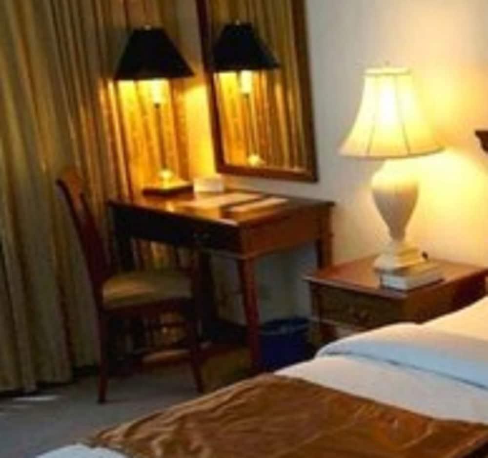 Tiara Oriental Hotel Makati City Ngoại thất bức ảnh