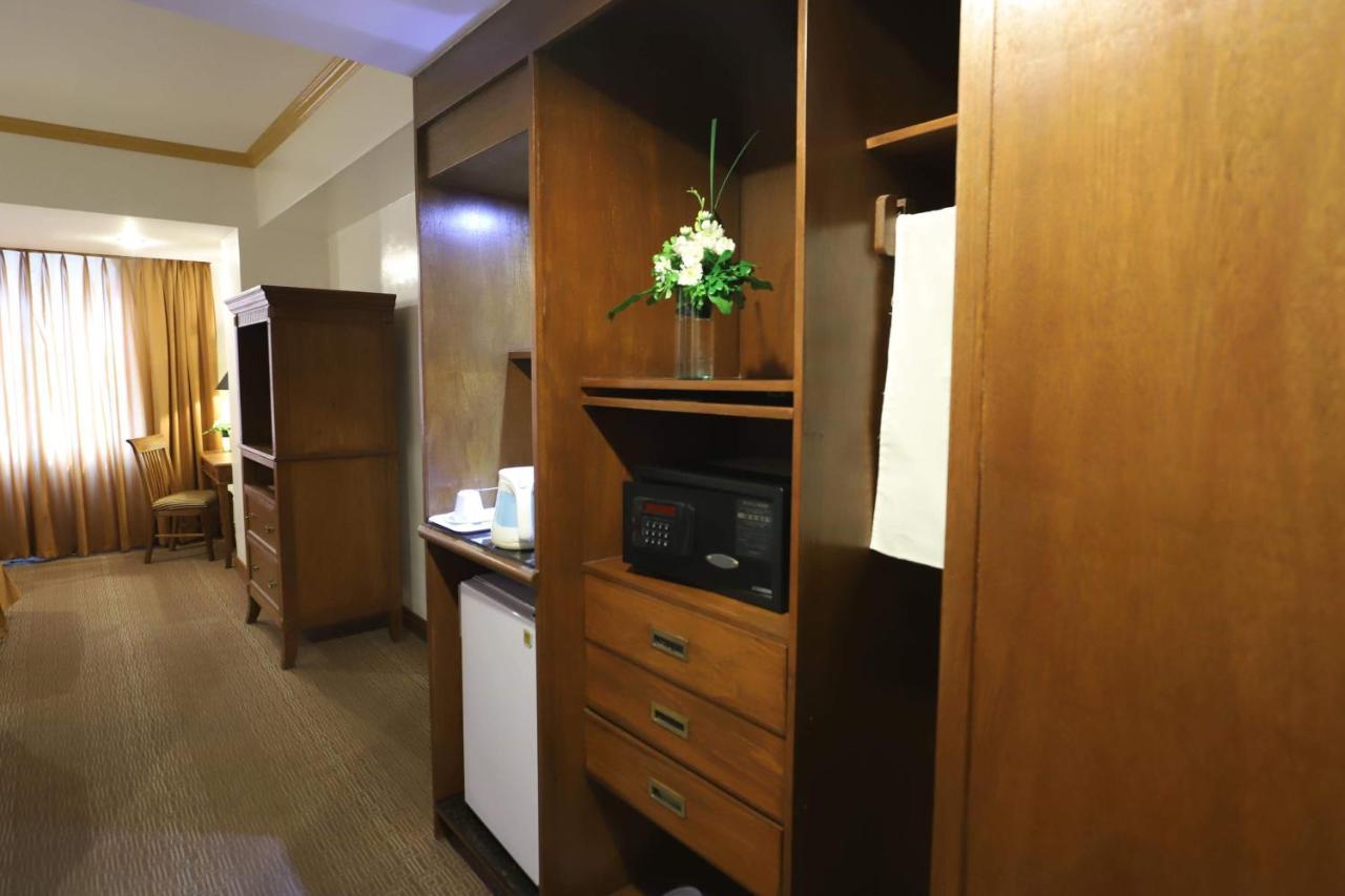 Tiara Oriental Hotel Makati City Ngoại thất bức ảnh