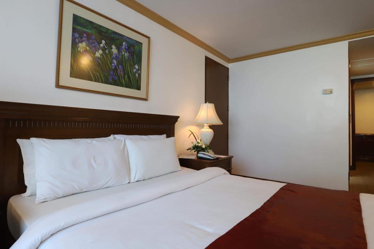 Tiara Oriental Hotel Makati City Ngoại thất bức ảnh